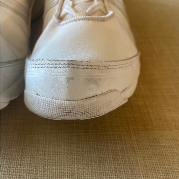 Adidas cheer shoes size 8.5 great condition - Picture 3 of 5